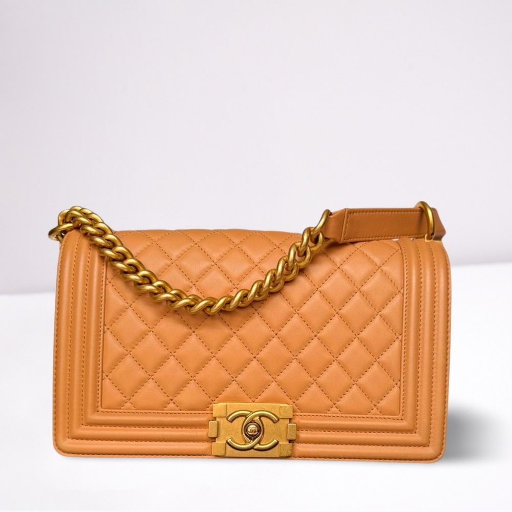 CHANEL Beige Leather Interior - Picture 4 of 16